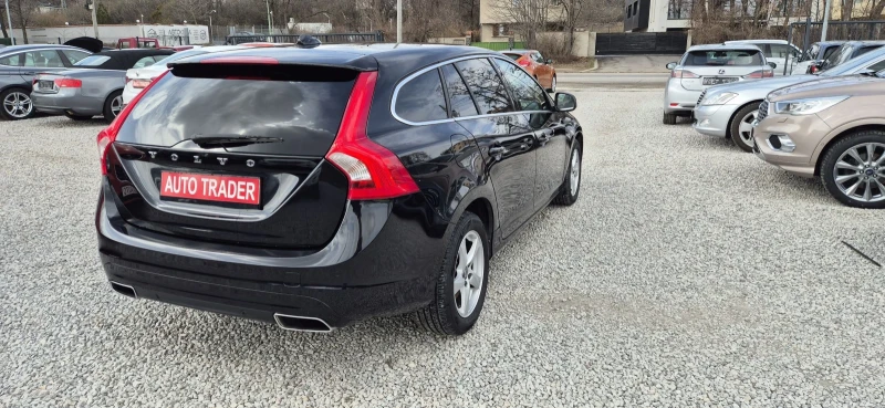 Volvo V60 2.4-215кс.4Х4.NAVY, снимка 6 - Автомобили и джипове - 48434298