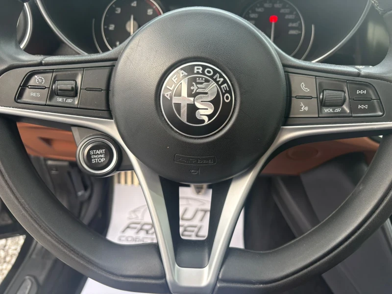 Alfa Romeo Giulia 2.2D TOP^ЛИЗИНГ^БАРТЕР, снимка 11 - Автомобили и джипове - 52631283