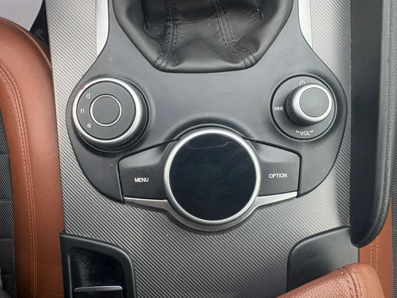 Alfa Romeo Giulia 2.2D TOP^ЛИЗИНГ^БАРТЕР, снимка 13 - Автомобили и джипове - 52631283