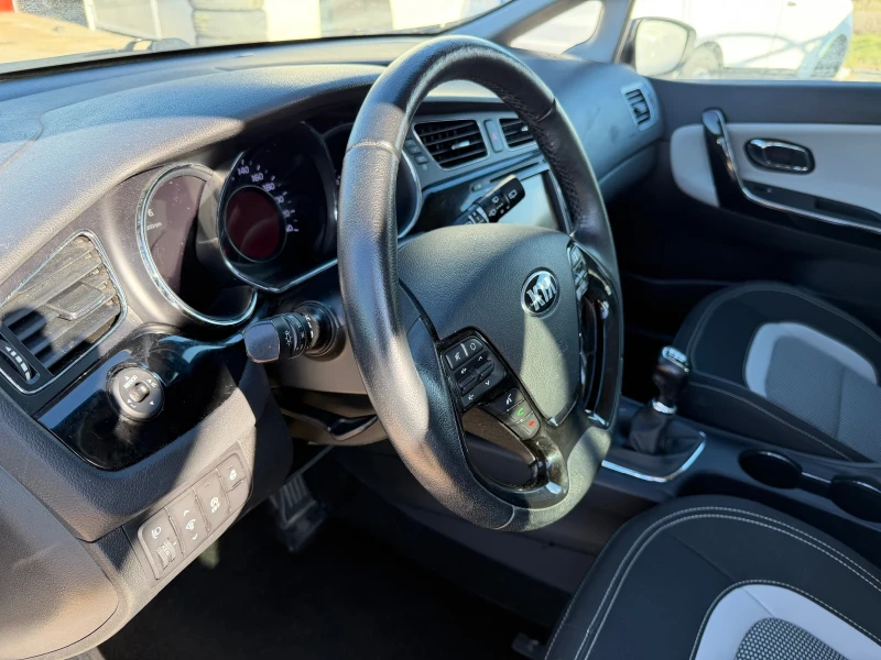 Kia Ceed 1.6CRDI. 128к.с Като нова!!!, снимка 11 - Автомобили и джипове - 53123140