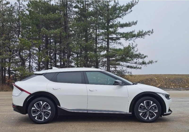 Kia EV6 Перфектна 77 КВ Голямата Батерия, снимка 8 - Автомобили и джипове - 53212018