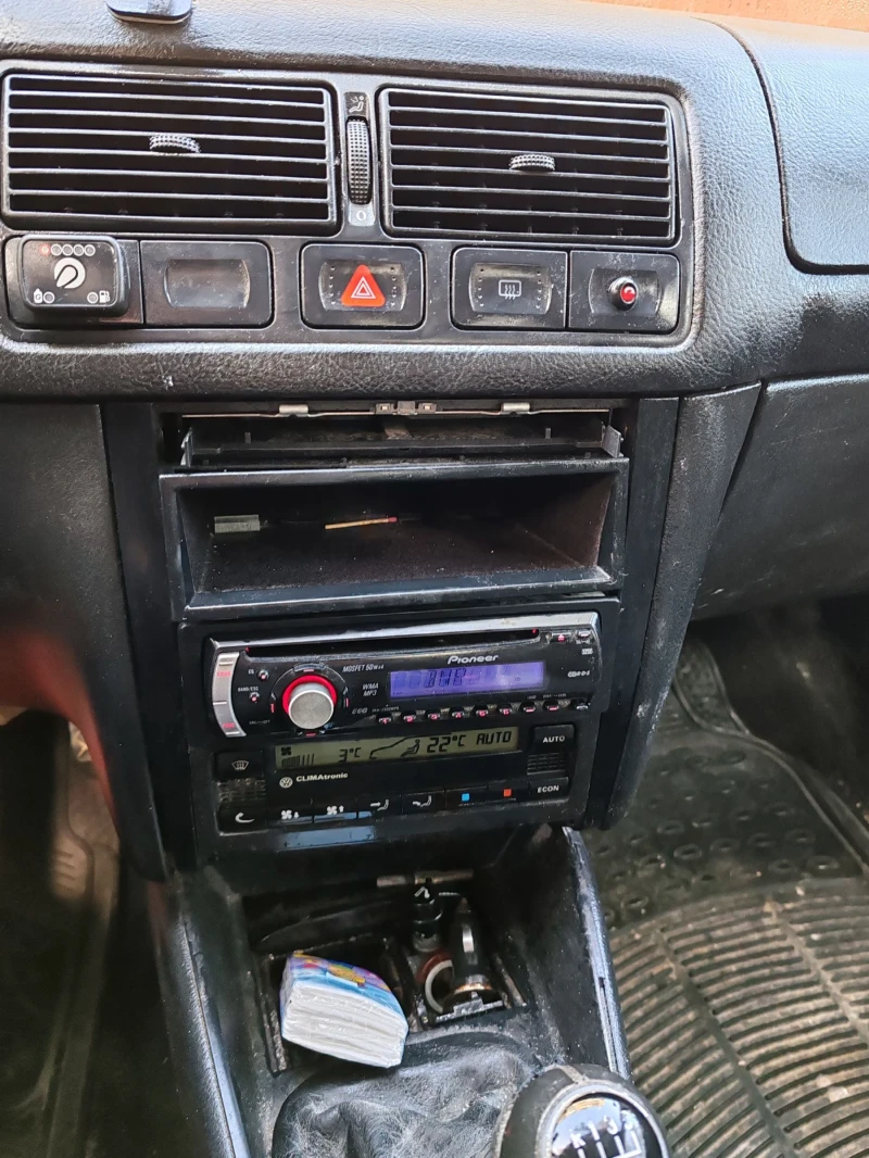 VW Golf 1.6 SR, снимка 5 - Автомобили и джипове - 53419526