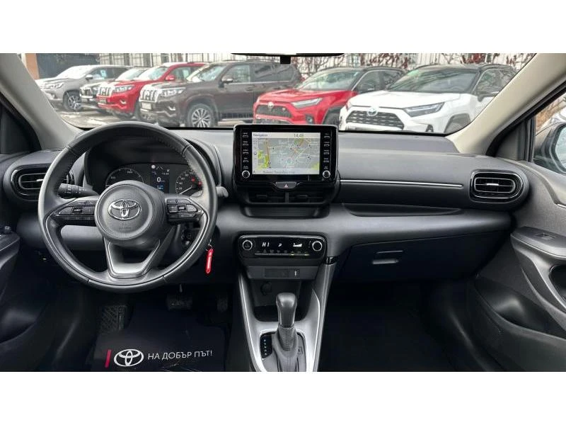 Toyota Yaris 1.5 HSD DYNAMIC, снимка 8 - Автомобили и джипове - 48891381