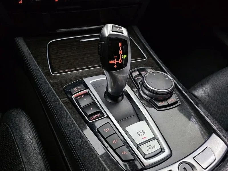 BMW 730 xDrive, снимка 17 - Автомобили и джипове - 53709862