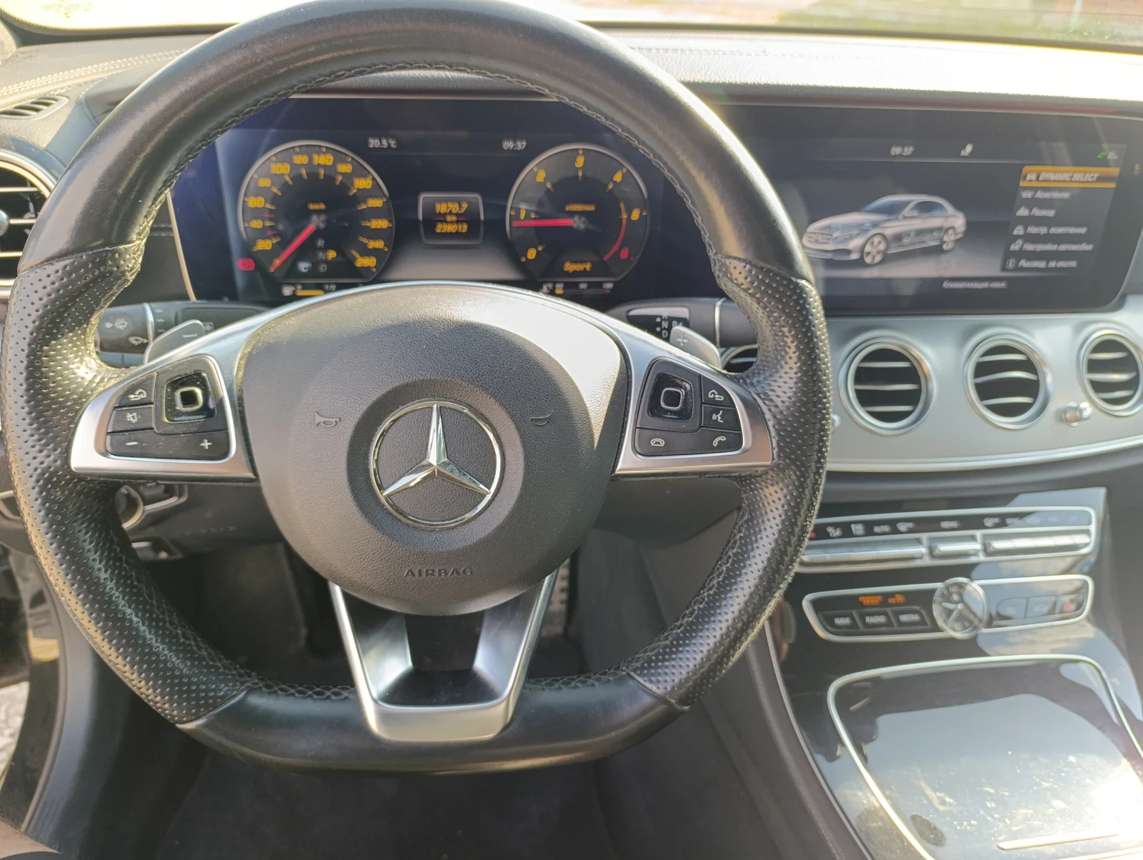 Mercedes-Benz E 220 d AMG/PANORAMA/360/Head UP/FULL | Mobile.bg   16