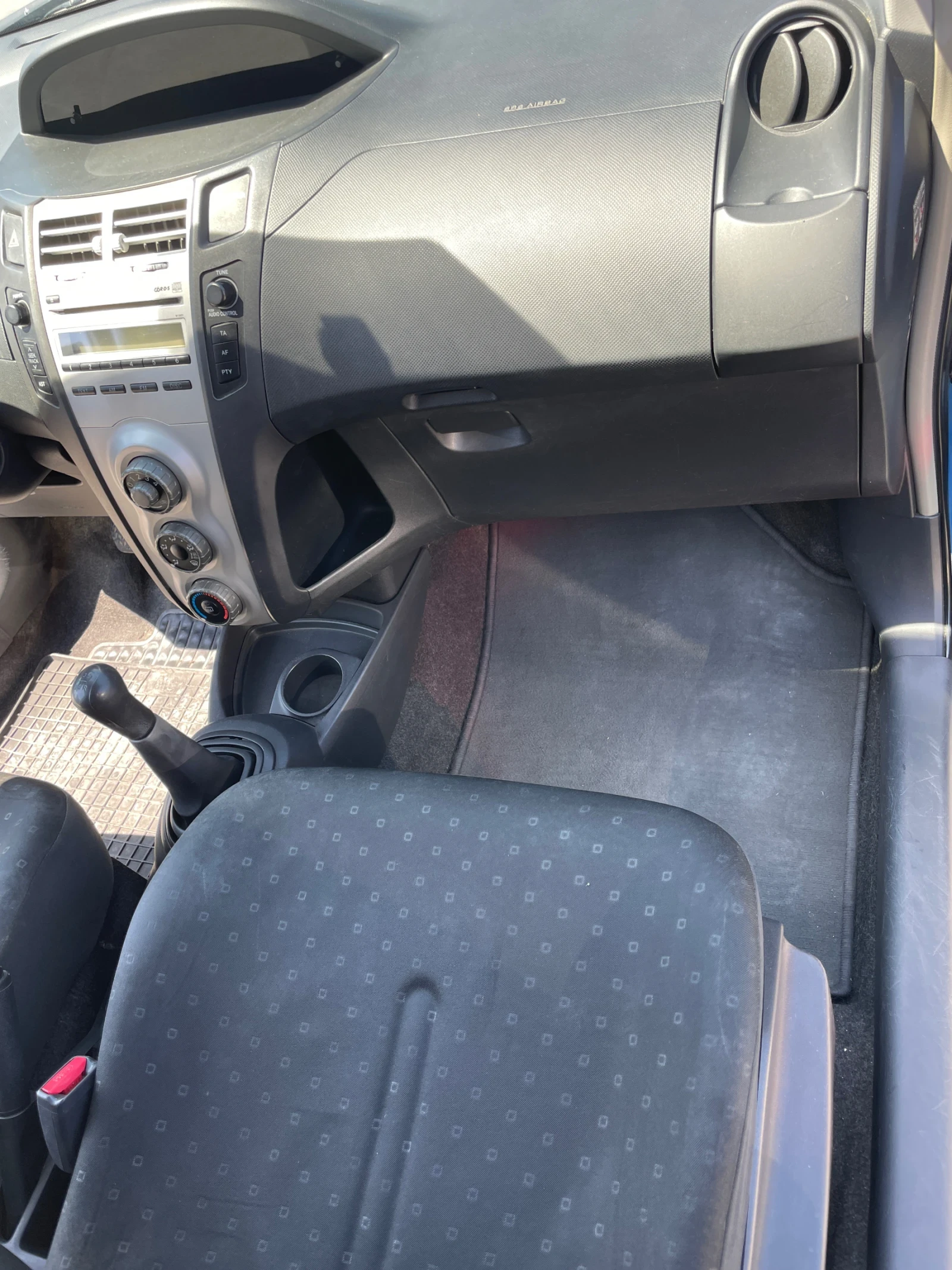 Toyota Yaris  - изображение 8