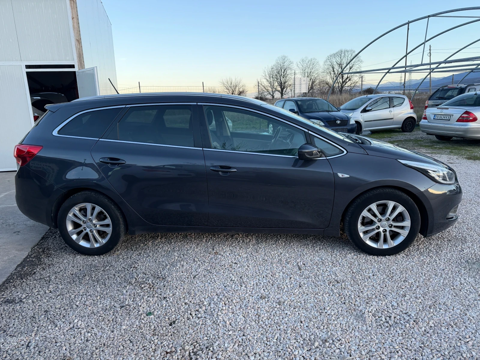 Kia Ceed 1.6CRDI. 128к.с Като нова!!! - изображение 3