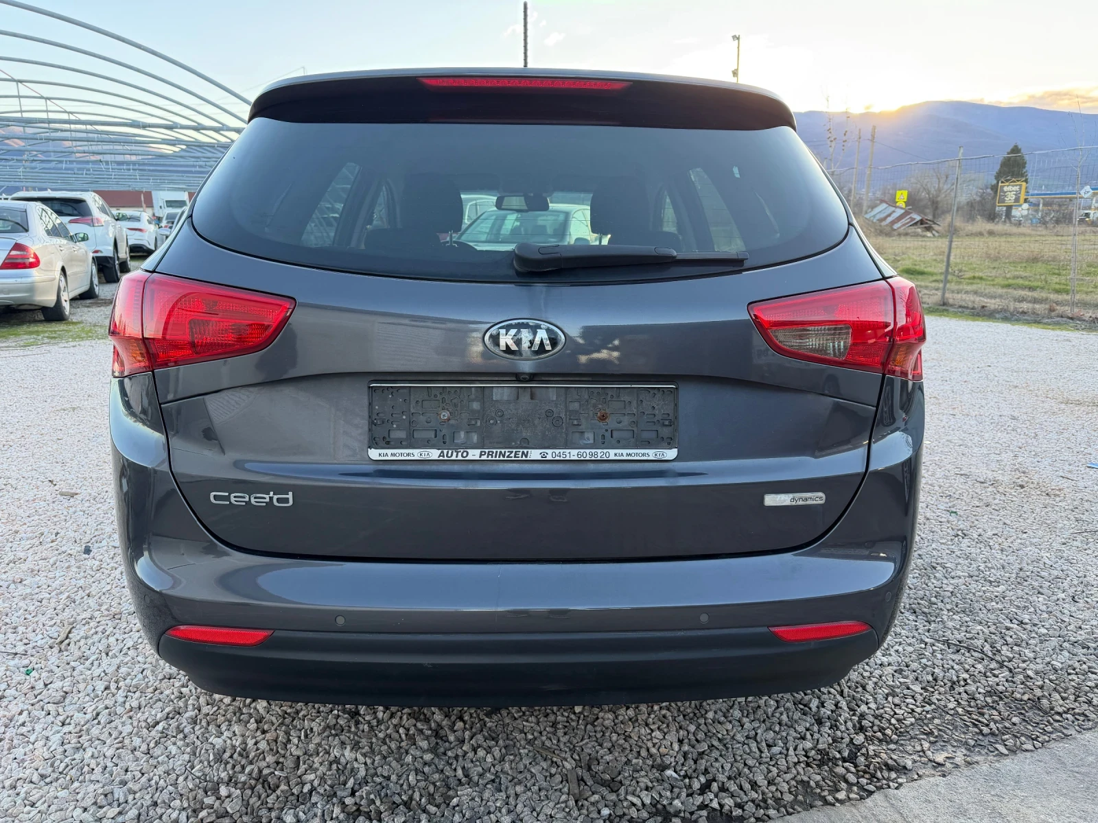 Kia Ceed 1.6CRDI. 128к.с Като нова!!! - изображение 8