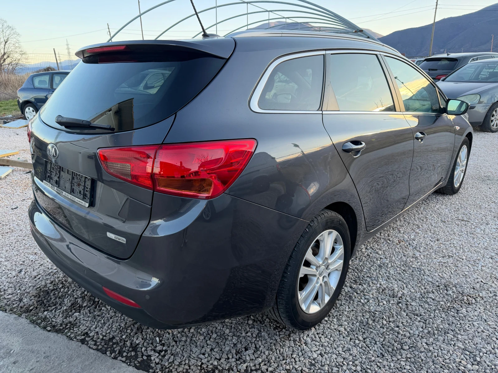 Kia Ceed 1.6CRDI. 128к.с Като нова!!! - изображение 7