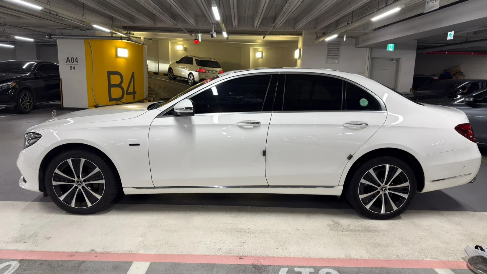 Mercedes-Benz E 300 4MATIC Exclusive Очакваме внос , снимка 7 - Автомобили и джипове - 54001739