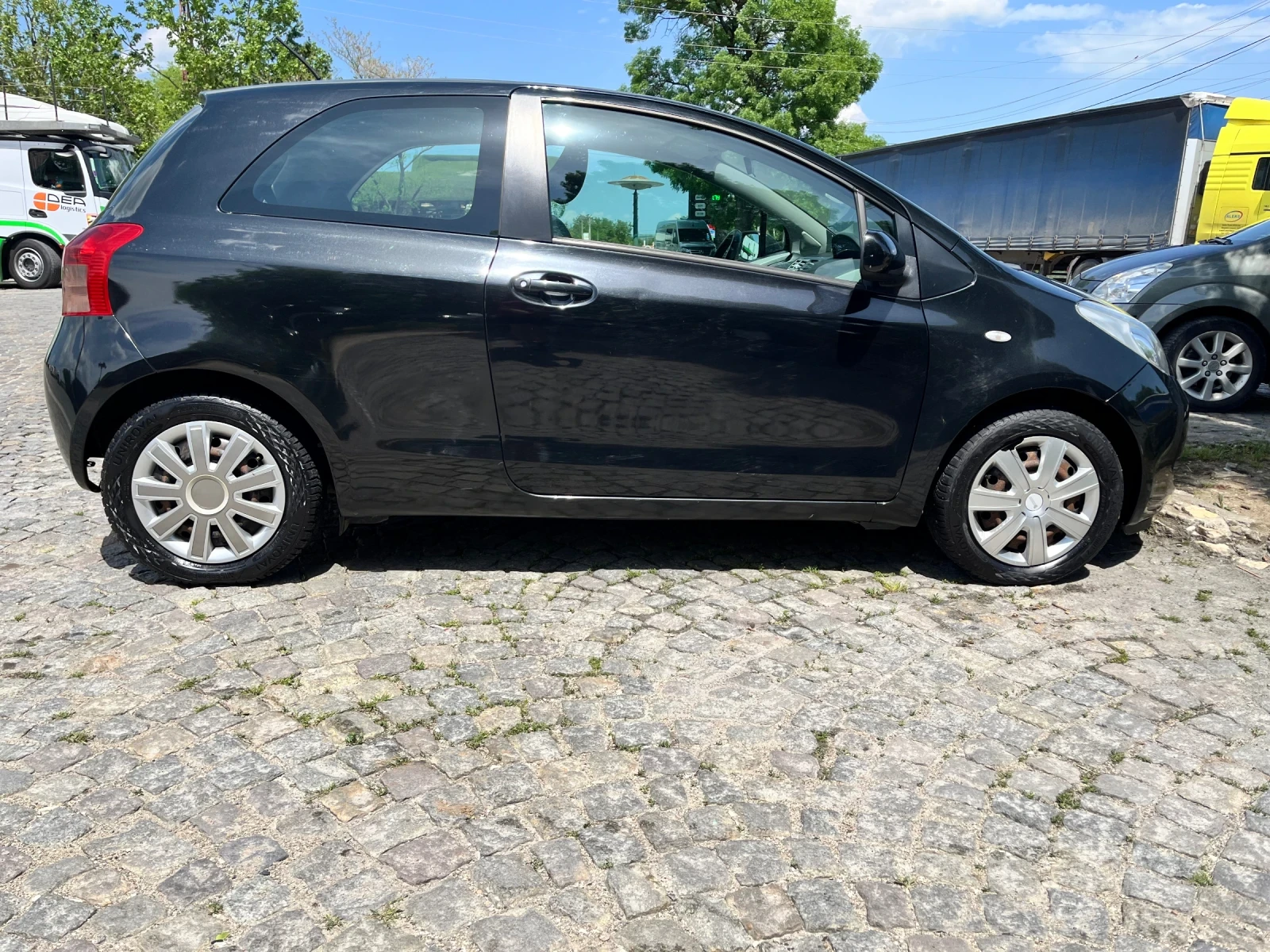Toyota Yaris 1.3 87 kc, снимка 7 - Автомобили и джипове - 54503640