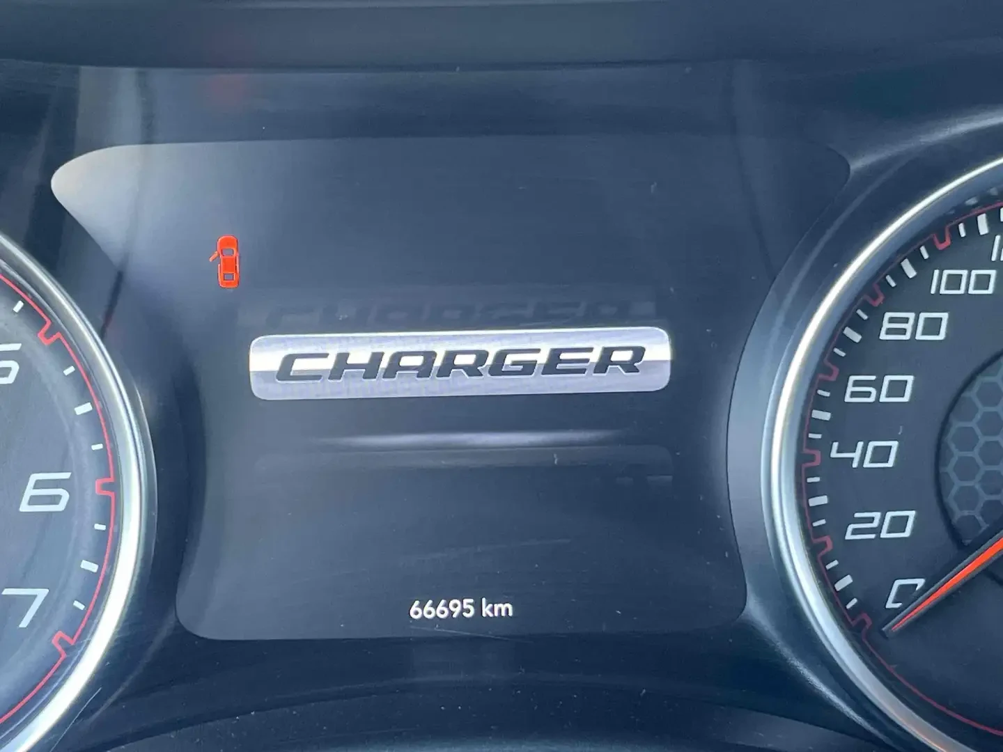 Dodge Charger 5.7 HEMI* Цена до БГ* 2ри компл гуми, снимка 12 - Автомобили и джипове - 55477683