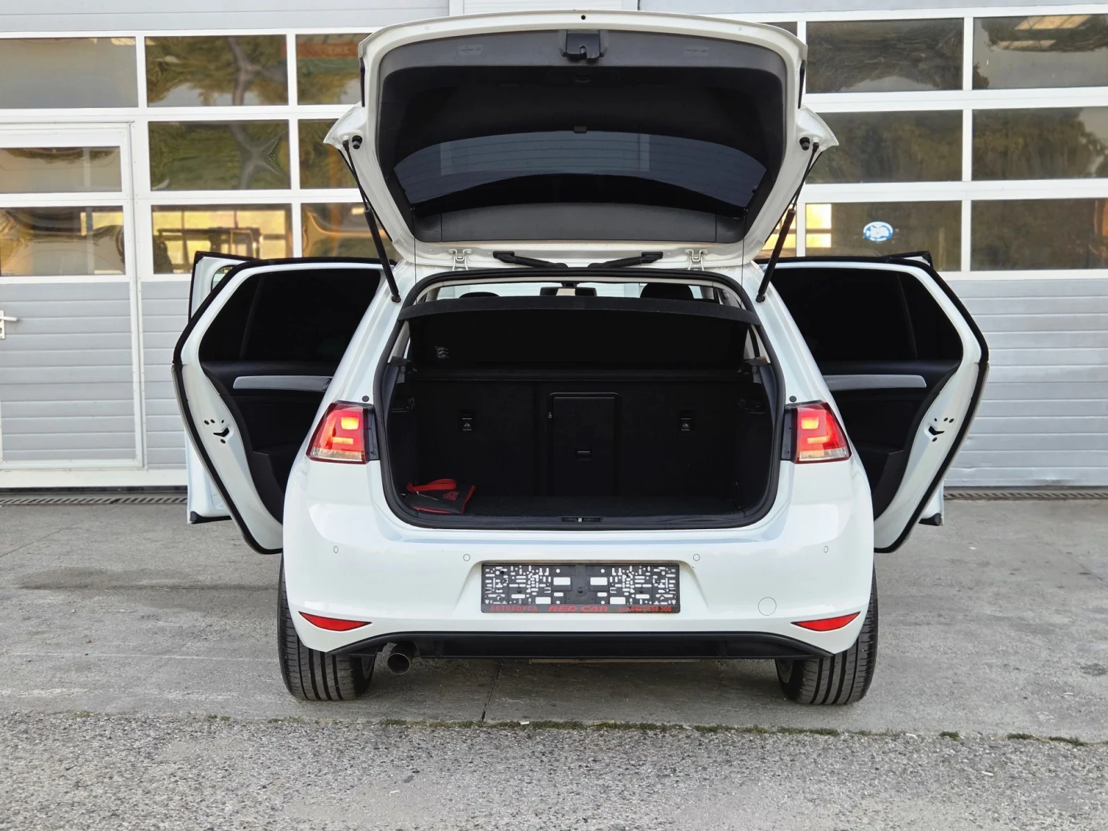 VW Golf 7.  1.6TDI AVTOMAT, снимка 8 - Автомобили и джипове - 55960596