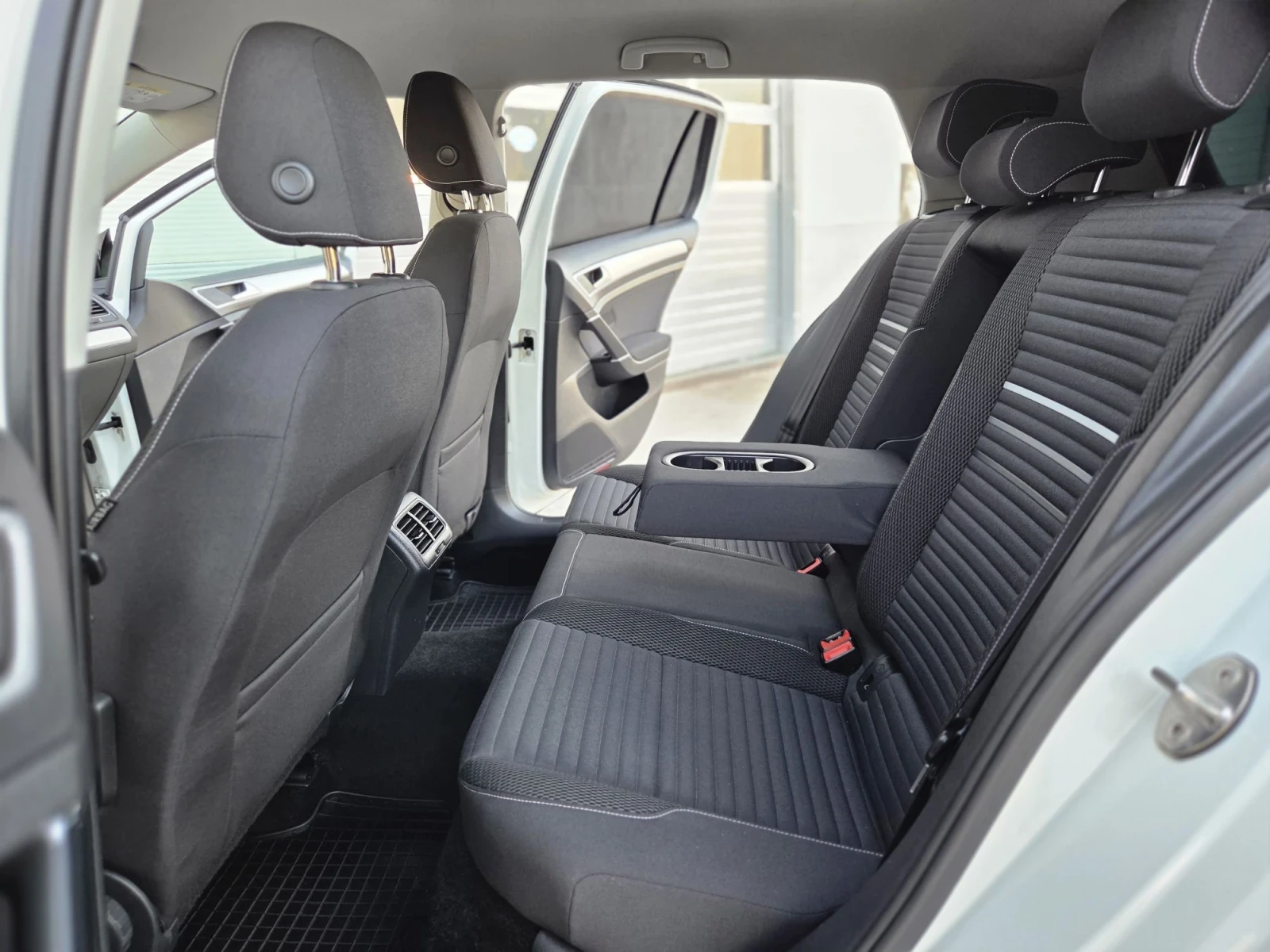 VW Golf 7.  1.6TDI AVTOMAT, снимка 16 - Автомобили и джипове - 55960596