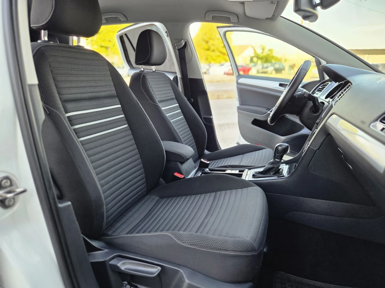 VW Golf 7.  1.6TDI AVTOMAT, снимка 15 - Автомобили и джипове - 55960596