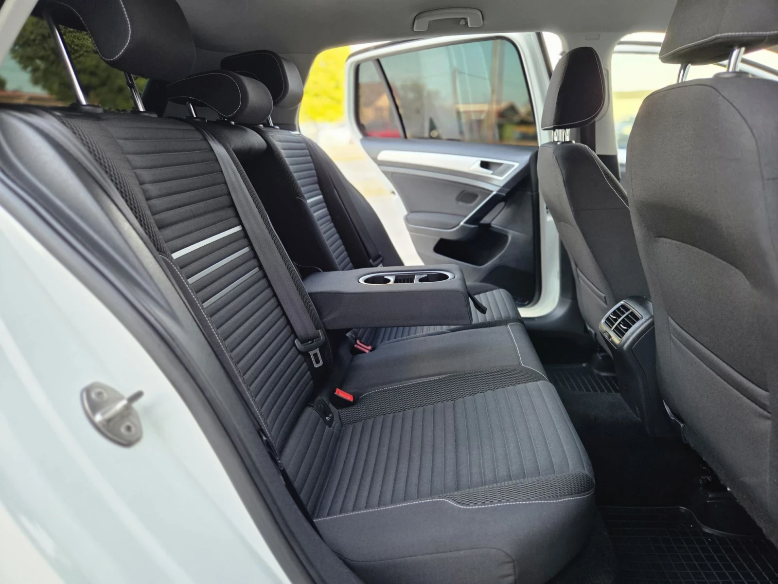 VW Golf 7.  1.6TDI AVTOMAT, снимка 14 - Автомобили и джипове - 55960596