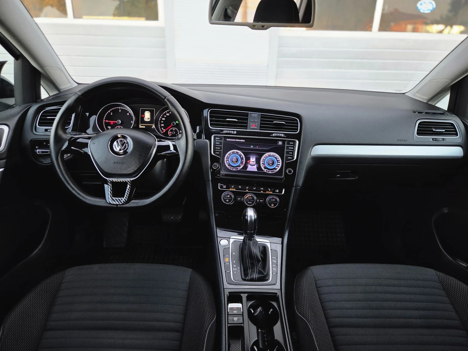 VW Golf 7.  1.6TDI AVTOMAT, снимка 12 - Автомобили и джипове - 55960596