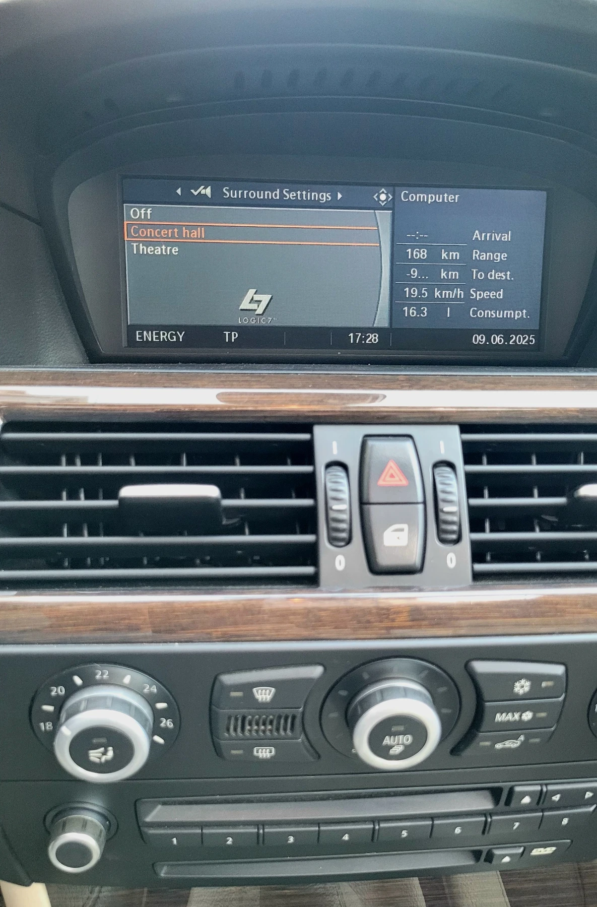 BMW 530 XD, снимка 8 - Автомобили и джипове - 56353519
