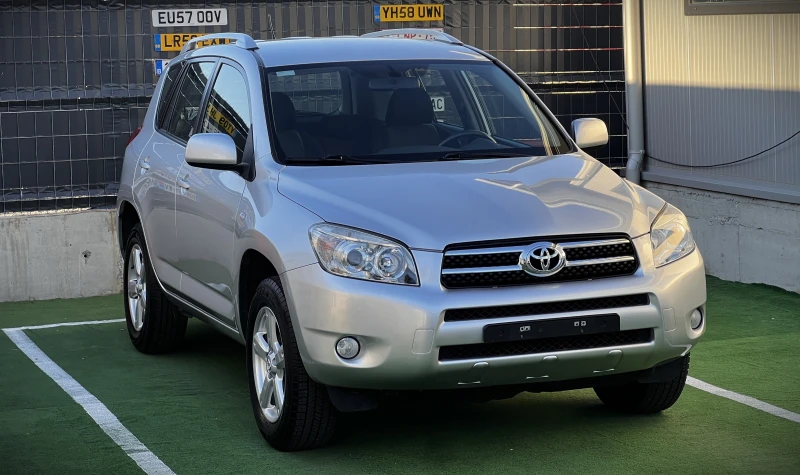 Toyota Rav4 2.0VVTi 4x4 111000km ОБСЛУЖЕН KATO HOBA, снимка 3 - Автомобили и джипове - 47728573