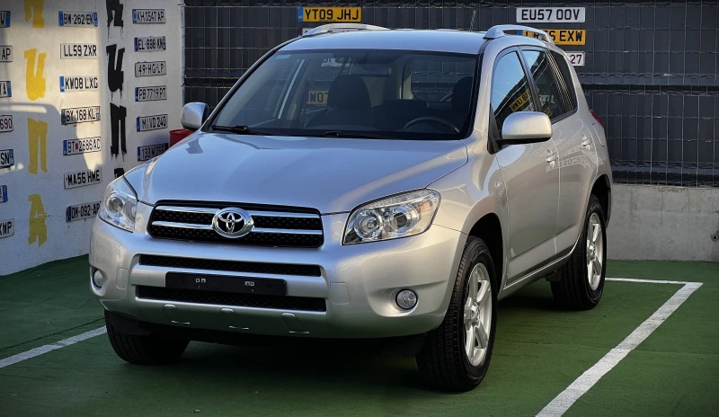 Toyota Rav4 2.0VVTi 4x4 111000km ОБСЛУЖЕН KATO HOBA, снимка 1 - Автомобили и джипове - 47728573