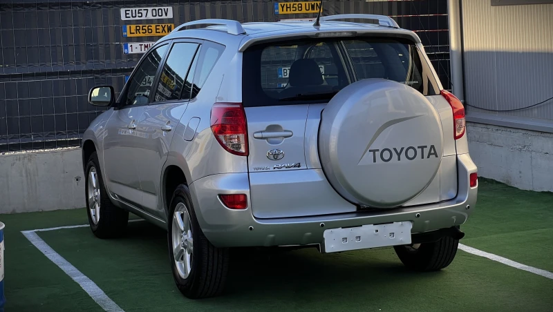 Toyota Rav4 2.0VVTi 4x4 111000km ОБСЛУЖЕН KATO HOBA, снимка 6 - Автомобили и джипове - 47728573