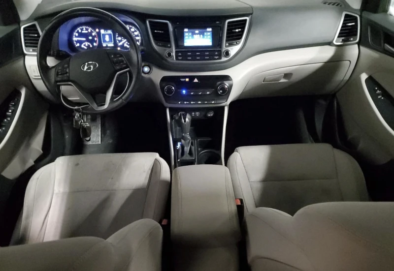 Hyundai Tucson, снимка 8 - Автомобили и джипове - 49085701