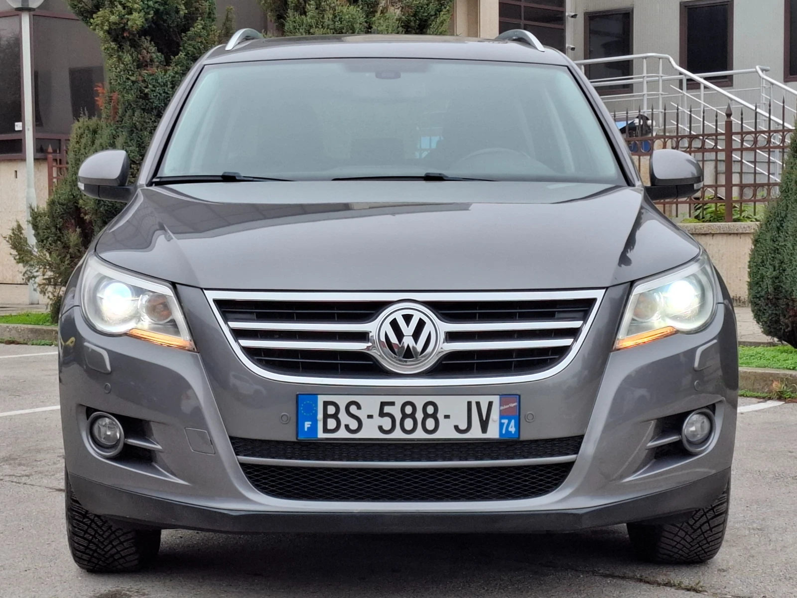 VW Tiguan 2.0TDI 4X4 * КЛИМАТРОНИК * ПАНОРАМА * НАВИ *  - изображение 2
