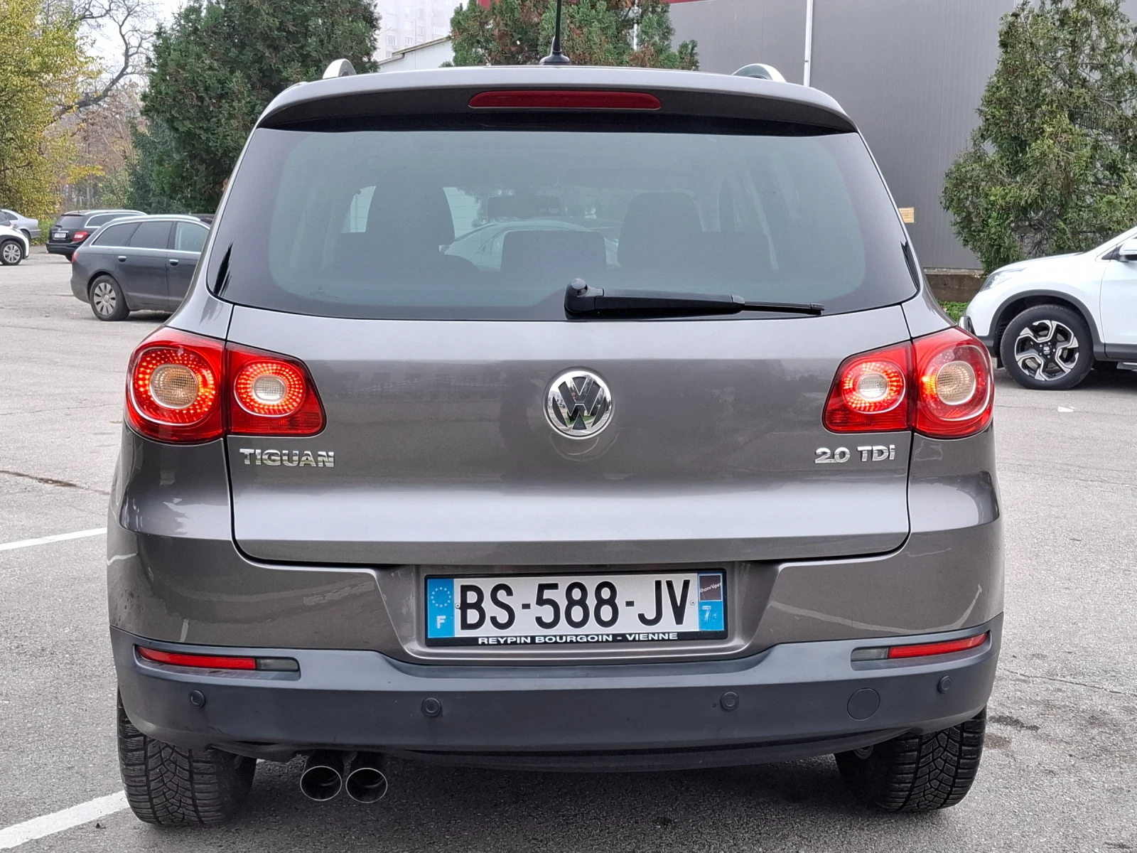 VW Tiguan 2.0TDI 4X4 * КЛИМАТРОНИК * ПАНОРАМА * НАВИ *  - изображение 4
