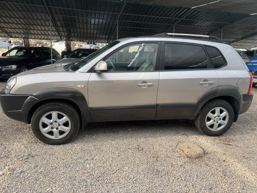 Hyundai Tucson 2.0, снимка 2 - Автомобили и джипове - 53802322