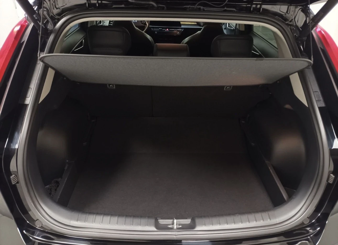 Kia Niro Inspiration Navi Cam 31000 km, снимка 4 - Автомобили и джипове - 54184660