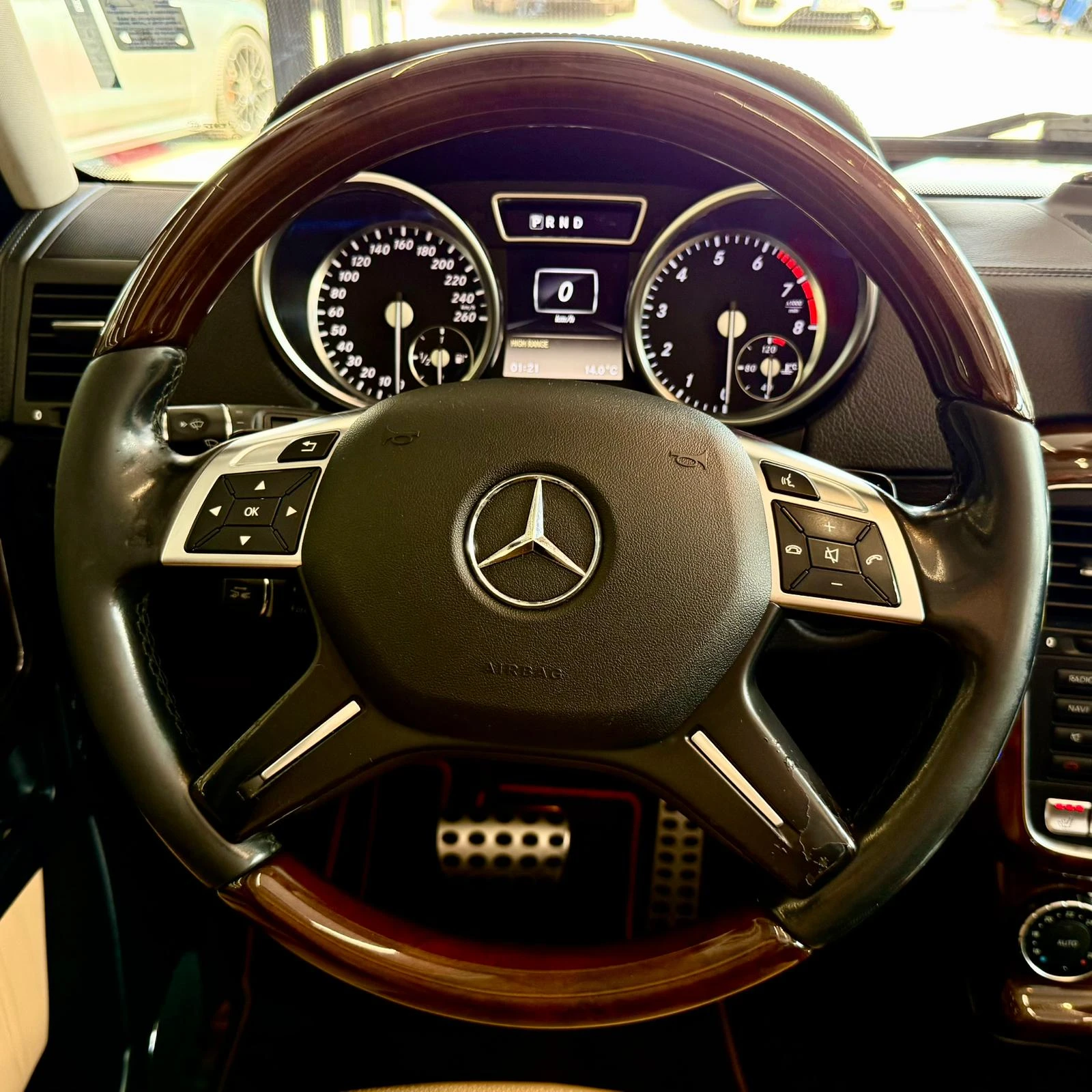 Mercedes-Benz G 500 550* 4Matic* Designo* Harman* Лизинг, снимка 11 - Автомобили и джипове - 54219529