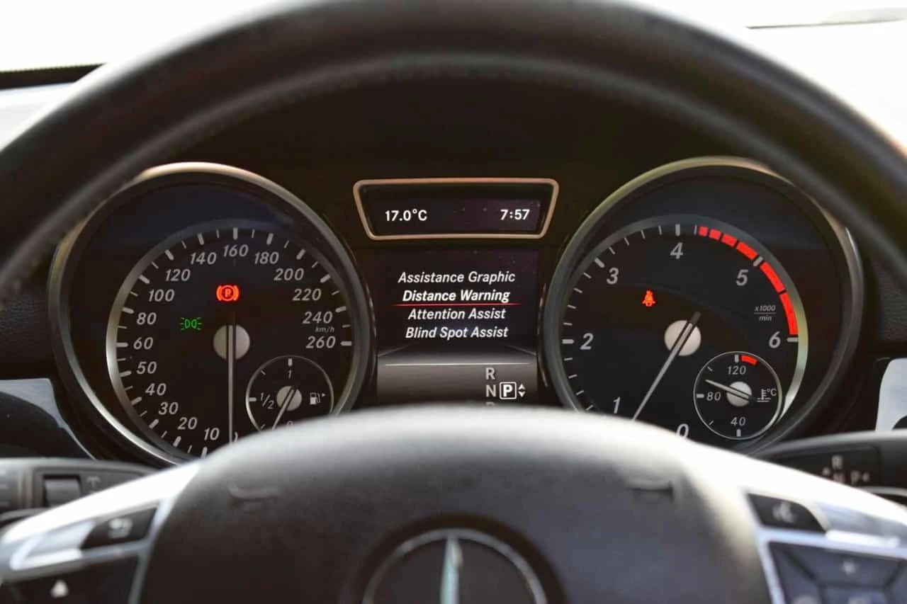 Mercedes-Benz ML 350 * BlueTEC * HARMAN/KARDON* PANORAMA* 360КАМЕРИ* , снимка 8 - Автомобили и джипове - 54792528