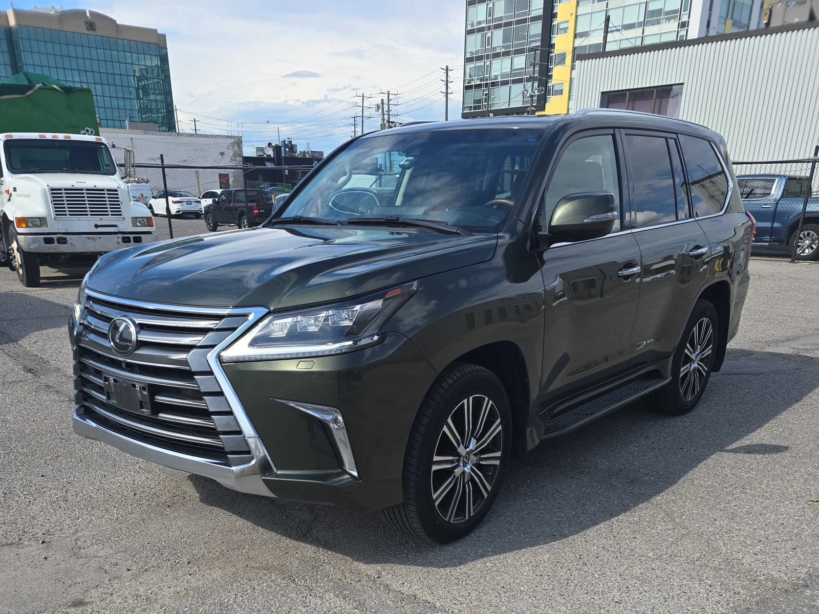 Lexus LX 570 5.7L V8; Head UP; Pano; 360Cam