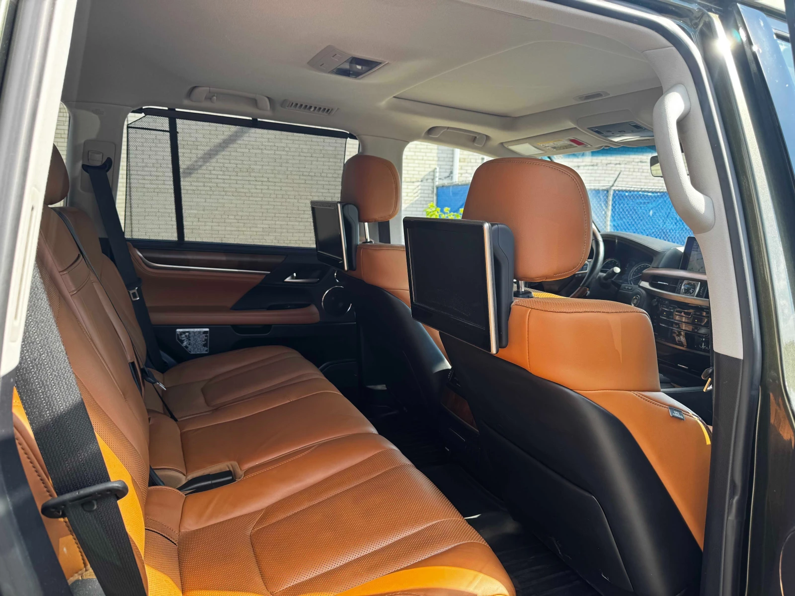Lexus LX 570 5.7L V8; Head UP; Pano; 360Cam, снимка 12 - Автомобили и джипове - 54945737