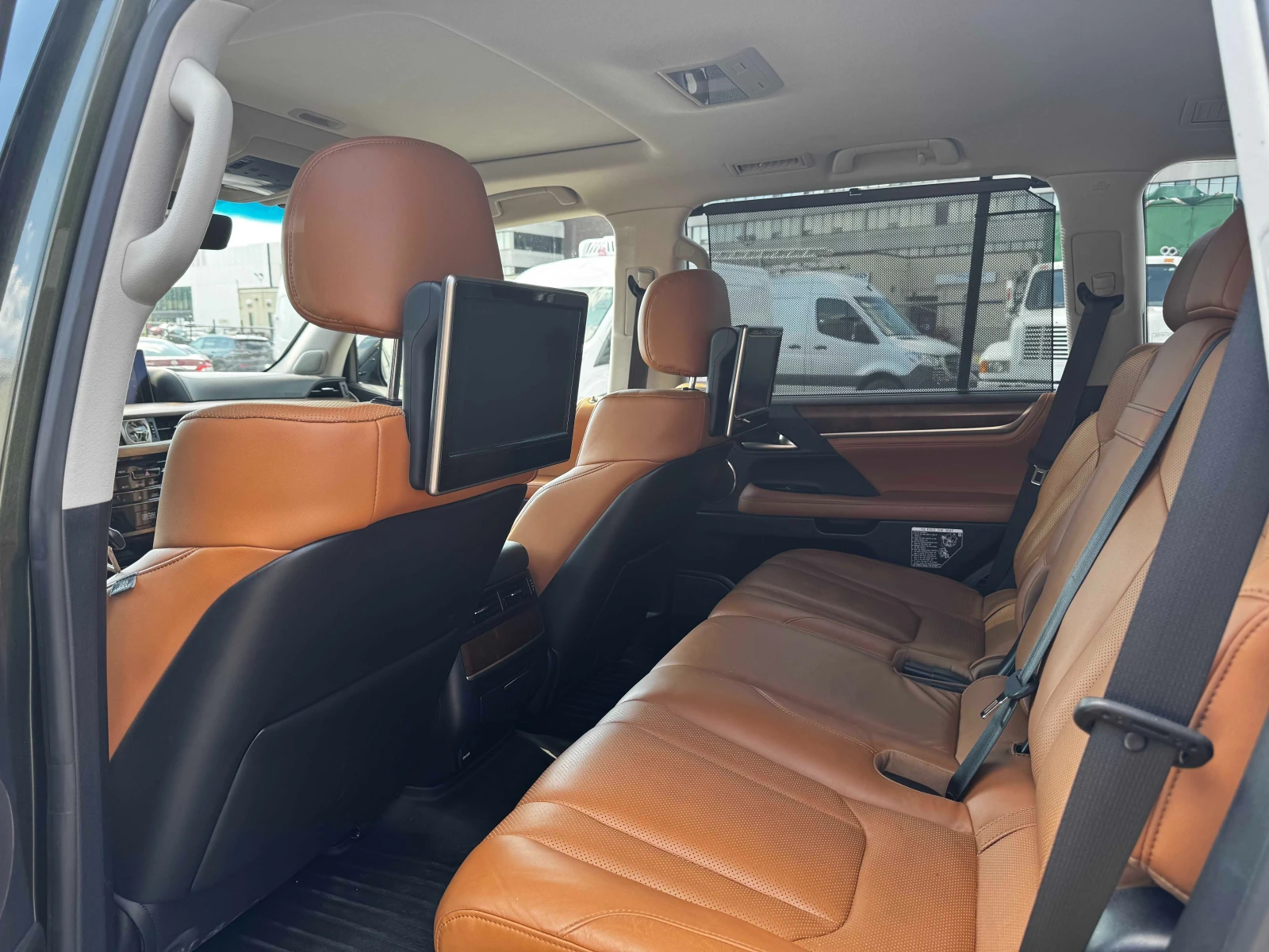 Lexus LX 570 5.7L V8; Head UP; Pano; 360Cam, снимка 10 - Автомобили и джипове - 54945737
