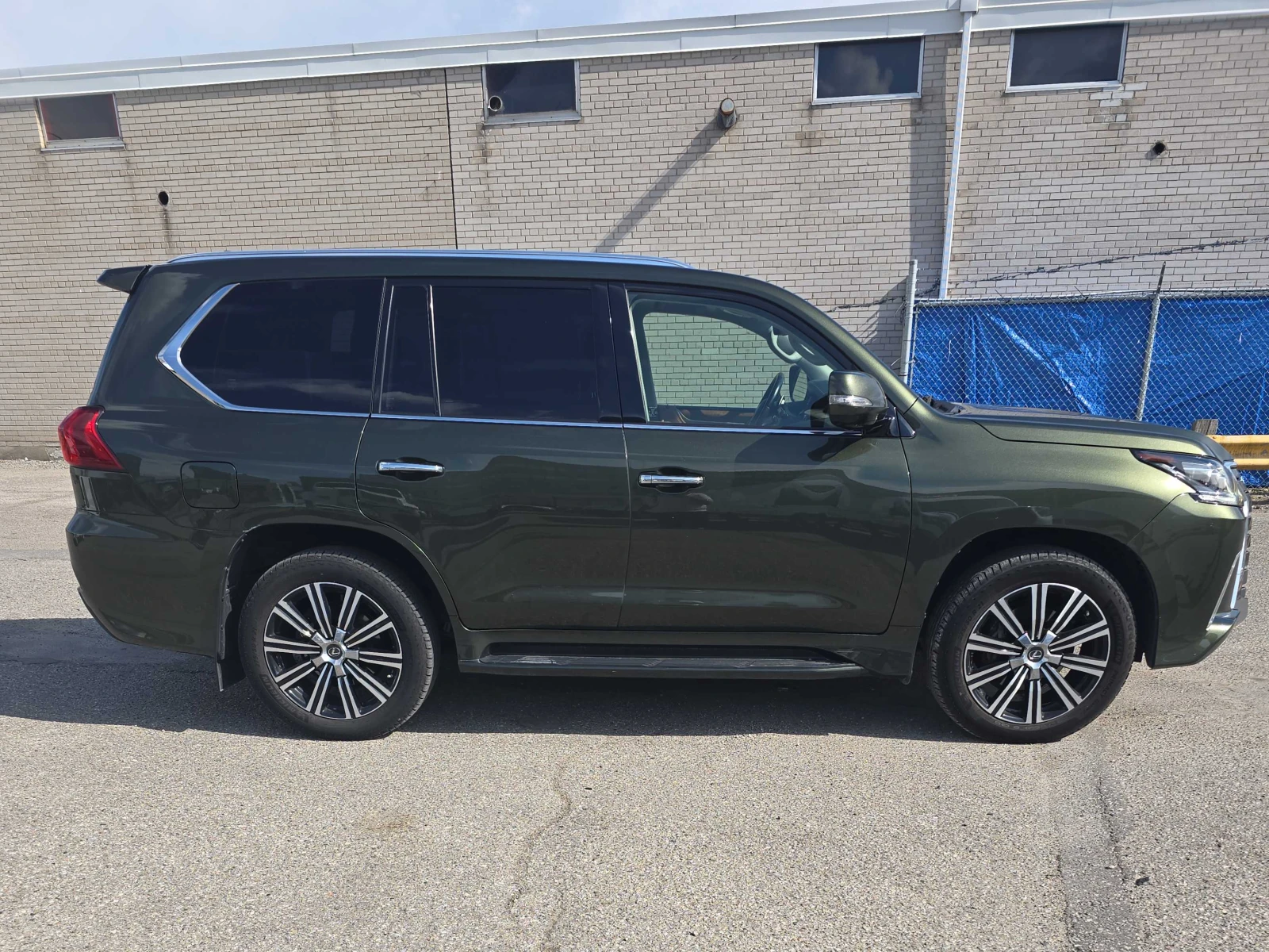 Lexus LX 570 5.7L V8; Head UP; Pano; 360Cam, снимка 5 - Автомобили и джипове - 54945737