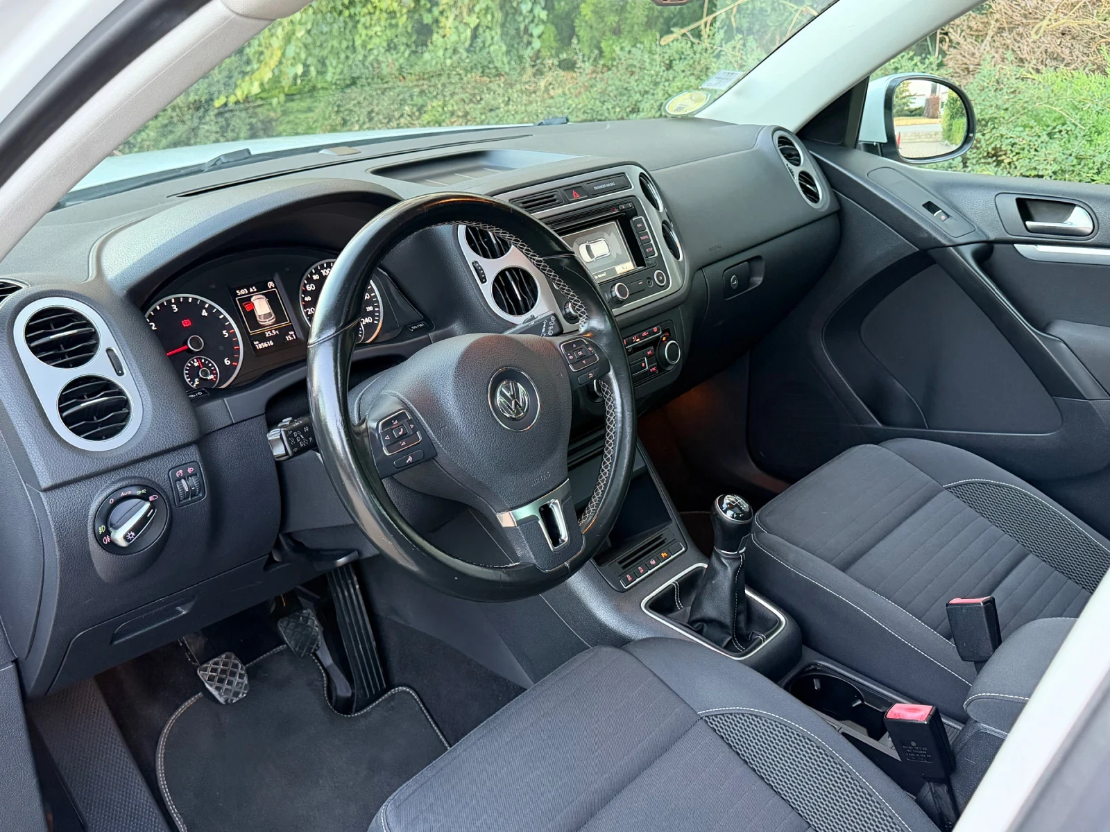 VW Tiguan 2.0Tdi/6sk/140ps, снимка 8 - Автомобили и джипове - 55943678