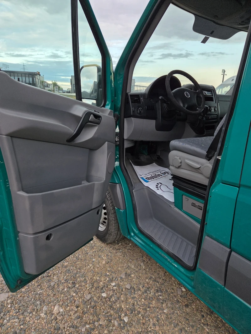 VW Crafter 2.5 TDI, снимка 13 - Бусове и автобуси - 51859174
