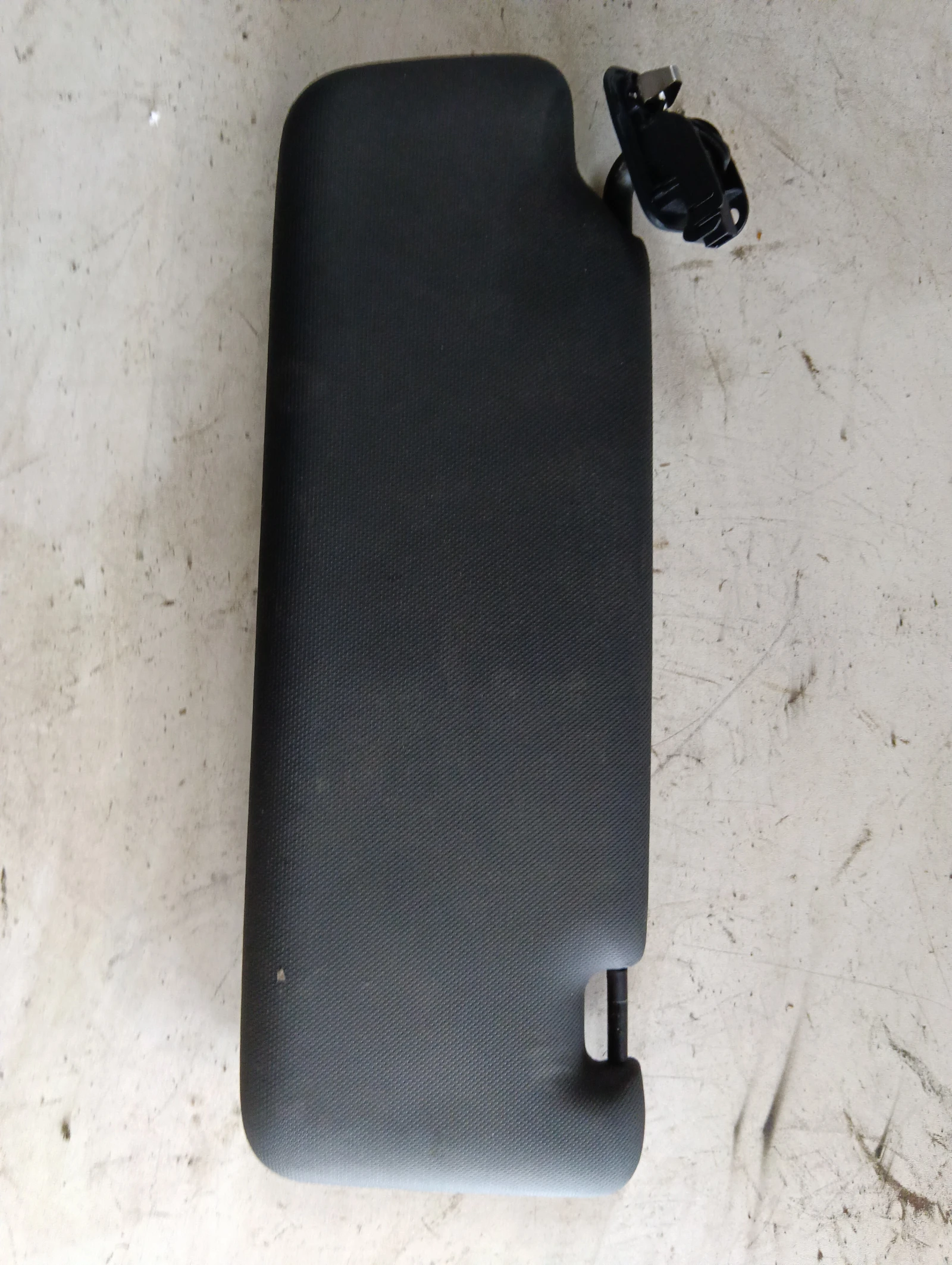 сенник десен 8V0857552 ЧЕРЕН Audi A3