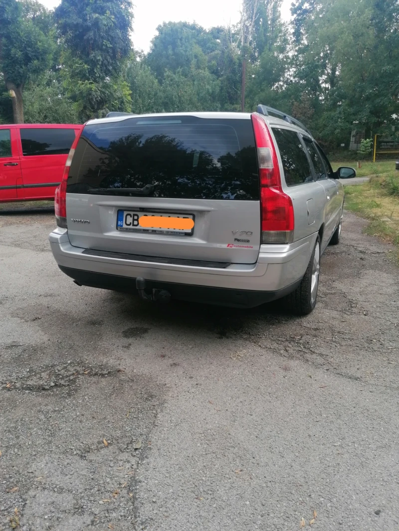 Volvo V70 2.4, снимка 2 - Автомобили и джипове - 47378733