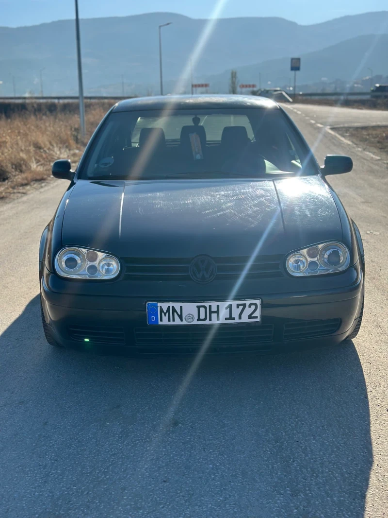 VW Golf 1.6i , снимка 1 - Автомобили и джипове - 48016502