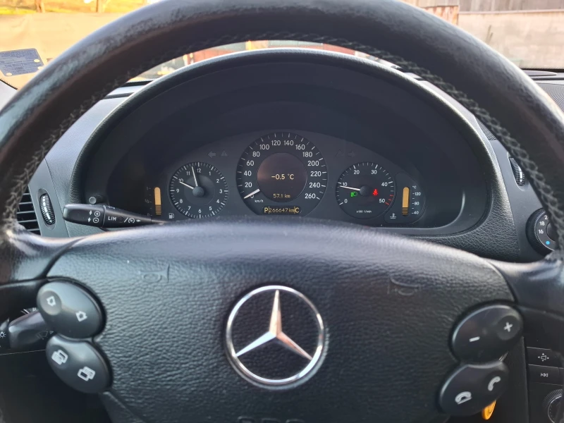 Mercedes-Benz E 220 CDI Facelift 170 kc., снимка 11 - Автомобили и джипове - 48555343