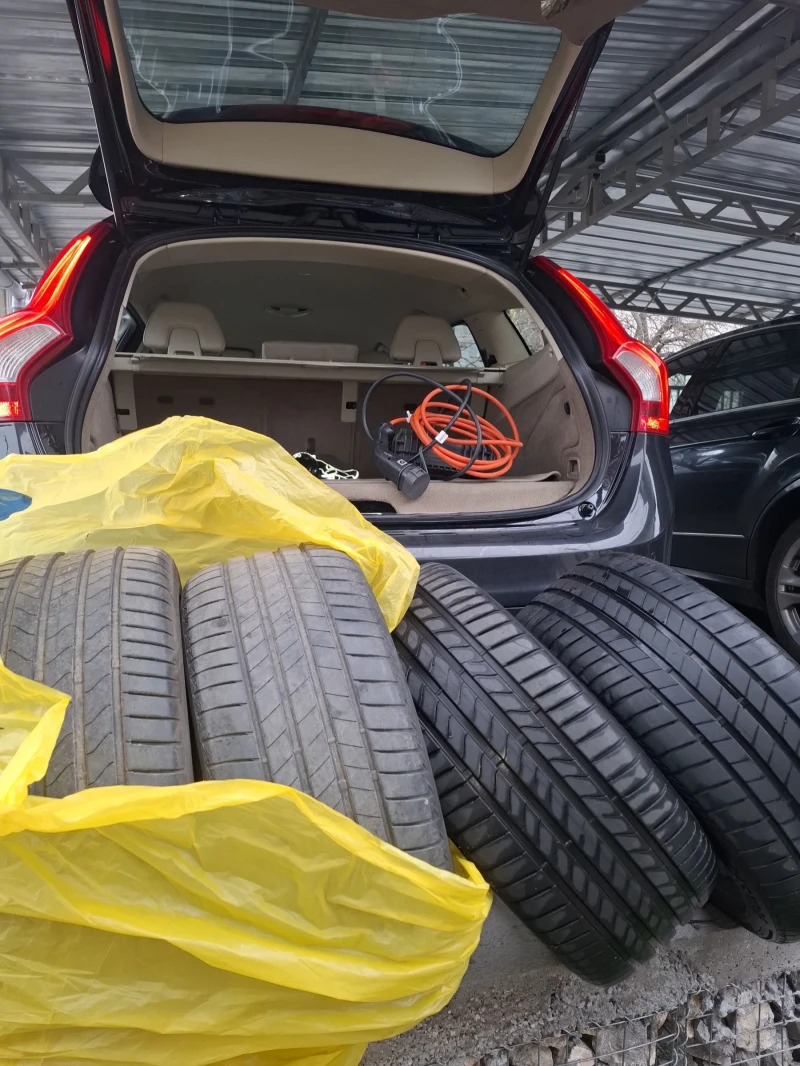 Volvo V60 2.4 D6 Plug in hibryd AWD 283 к с, снимка 16 - Автомобили и джипове - 52808195