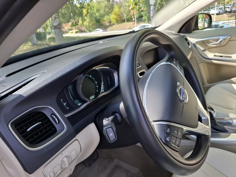 Volvo V60 2.4 D6 Plug in hibryd AWD 283 к с, снимка 10 - Автомобили и джипове - 52530316