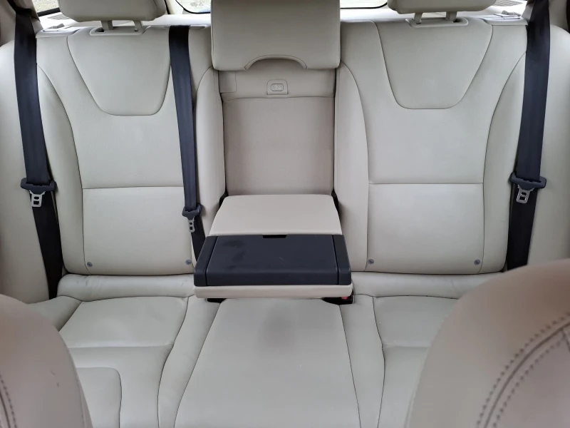Volvo V60 2.4 D6 Plug in hibryd AWD 283 к с, снимка 8 - Автомобили и джипове - 52530316