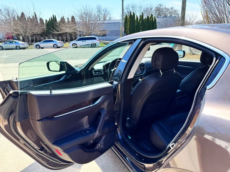 Maserati Ghibli * CARFAX * БЕЗ ПЪРВОНАЧАЛНА ВНОСКА, снимка 11 - Автомобили и джипове - 52816381