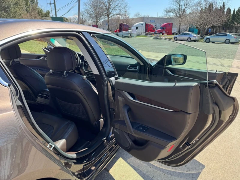 Maserati Ghibli * CARFAX * БЕЗ ПЪРВОНАЧАЛНА ВНОСКА, снимка 12 - Автомобили и джипове - 52816381