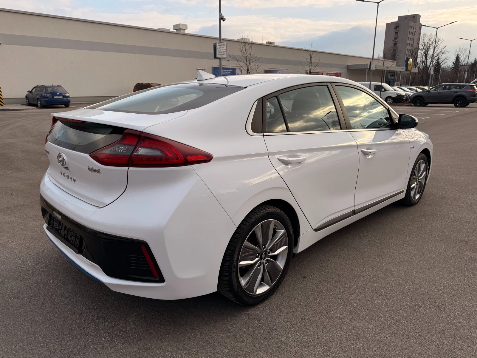 Hyundai Ioniq 1.6HYBRID* EURO6B*  - изображение 4