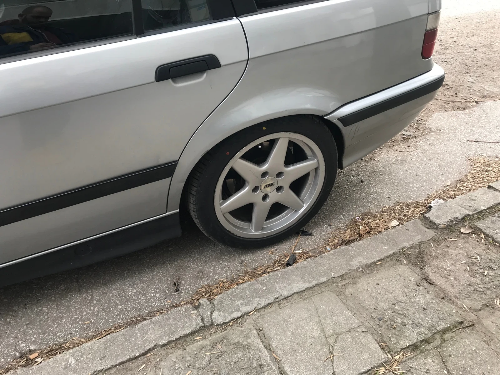 BMW 320  - изображение 6