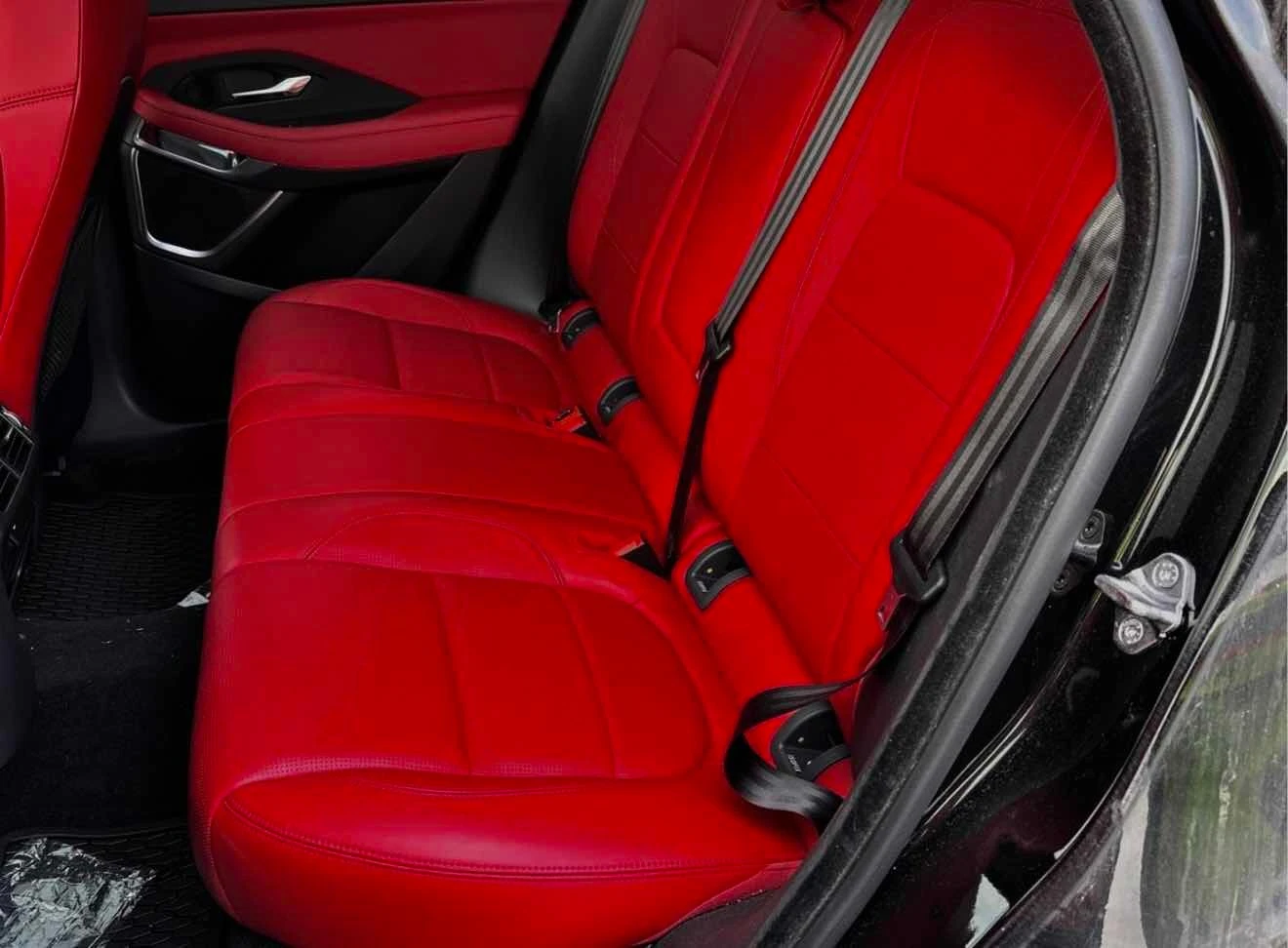 Jaguar E-pace * * CARFAX * *   * *  | Mobile.bg   9